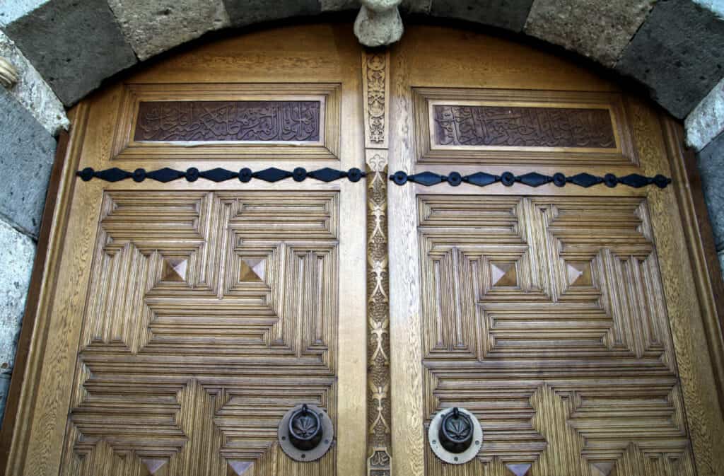 Taç Kapı Eşrefoğlu Camii