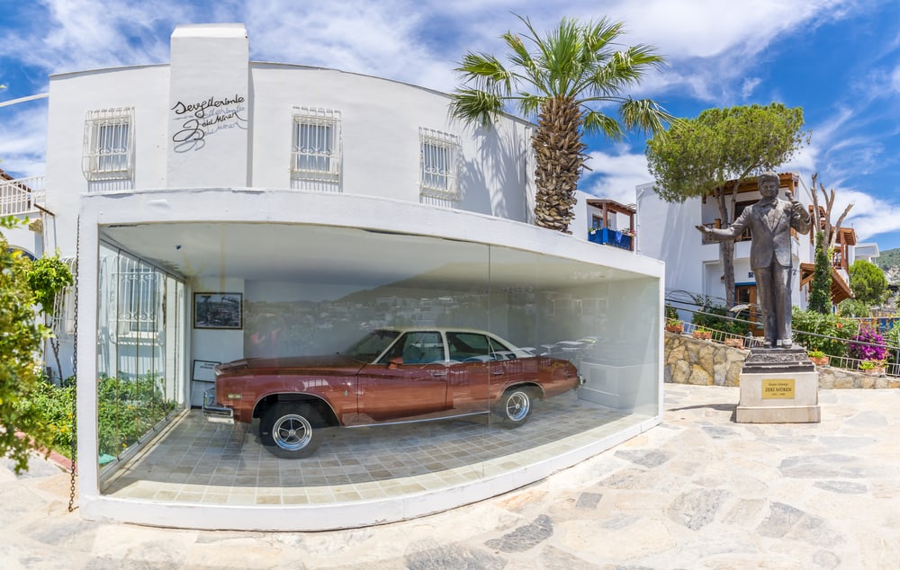 Zeki Müren Sanat Müzesi