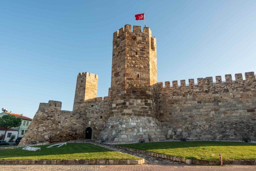 Çandarlı Kalesi, Dikili