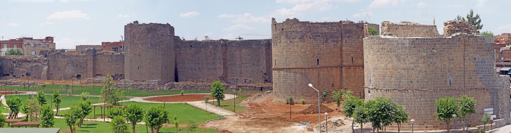 Diyarbakır'daki Kaleler ve Surlar