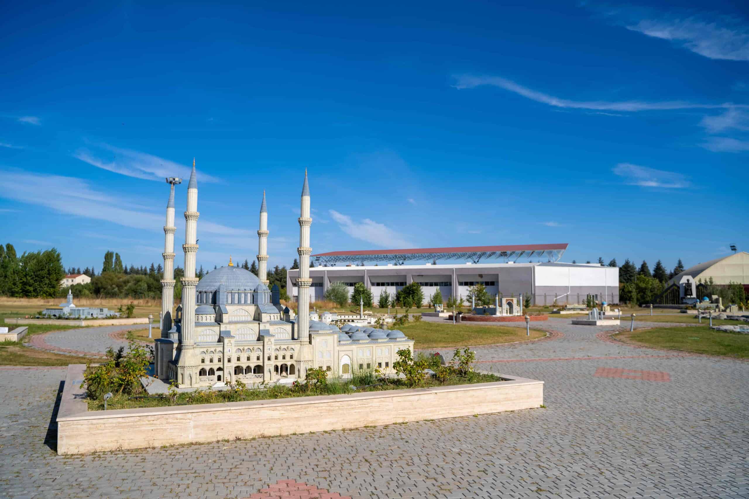 Esminyatürk Türk Dünyası Şaheserleri Parkı