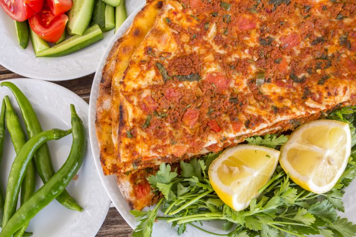 İstanbul’da Lahmacun Yiyebileceğiniz En İyi 20 Mekan Lahmacun
