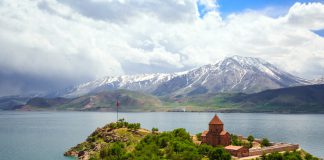 Van’ın En İyi Plajları Van Gölü