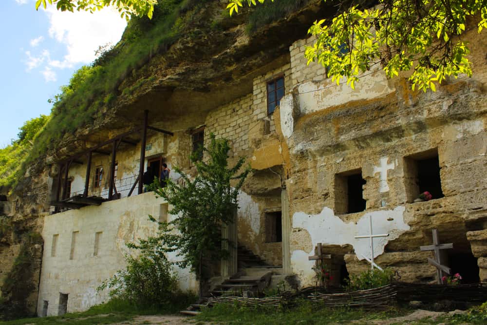 Saharna Köyü ve Tipova Manastırı