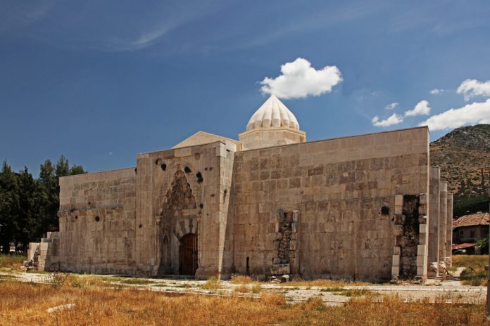 Türkiye’deki Selçuklu Kervansarayları Susuz Kervansarayı Burdur