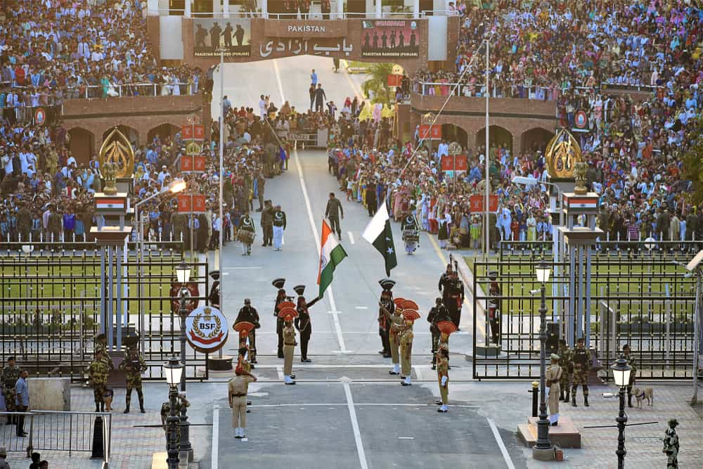 Pakistan’ın Wagah kenti ve Hindistan’ın Amritsar kentini ayıran sınır kapısı