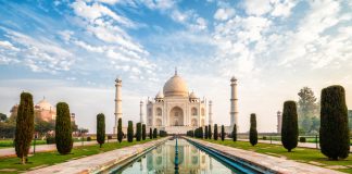 Ölümün Ayıramadığı Aşkın Adresi: Tac Mahal Tac Mahal Anıt Mezarı, Dharmapuri, Hindistan