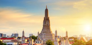 Bangkok Nerede? Bangkok’a Nasıl Gidilir? Wat Arun (Şafak Tapınağı) Bangkok, Tayland