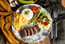 İstanbul’un En İyi 19 Köftecisi Türkiye'nin Köfte Rehberi