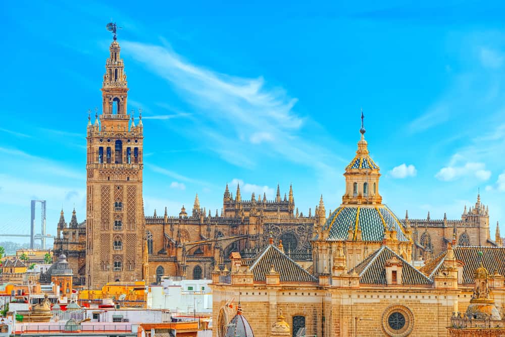 Sevilla Katedrali ve Giralda Çan Kulesi