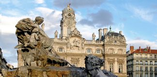 Lyon’da Gezilecek Yerler Bartholdi Çeşmesi Lyon