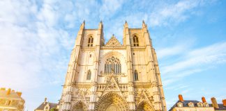 Nantes’de Gezilecek Yerler Nantes Katedrali (Cathédrale St-Pierre et St-Paul)