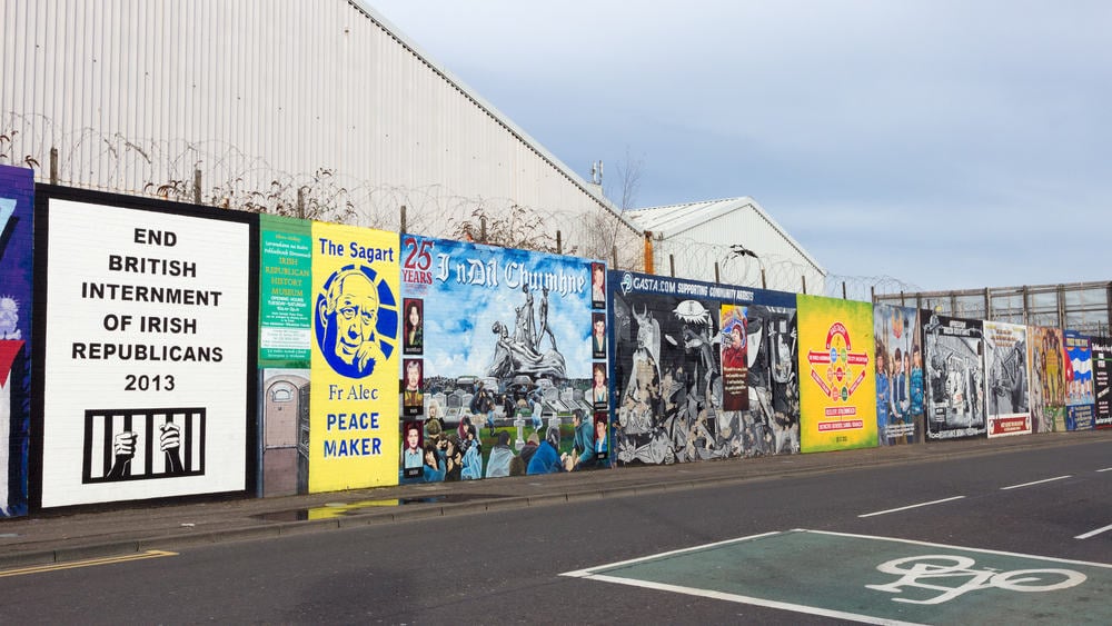Belfast Barış Duvarları