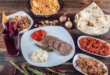 Sivas’ın Meşhur Yemekleri Sivas Köfte