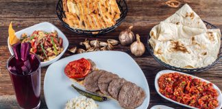 Sivas’ın Meşhur Yemekleri Sivas Köfte
