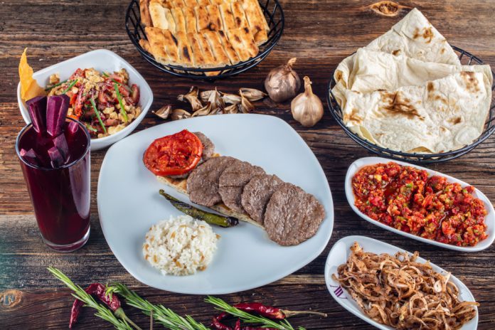 Sivas’ın Meşhur Yemekleri Sivas Köfte