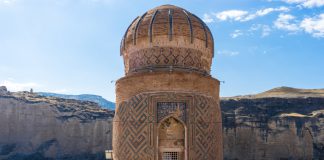 Batman’da Gezilecek Yerler Zeynel Bey Türbesi Hasankeyf Batman
