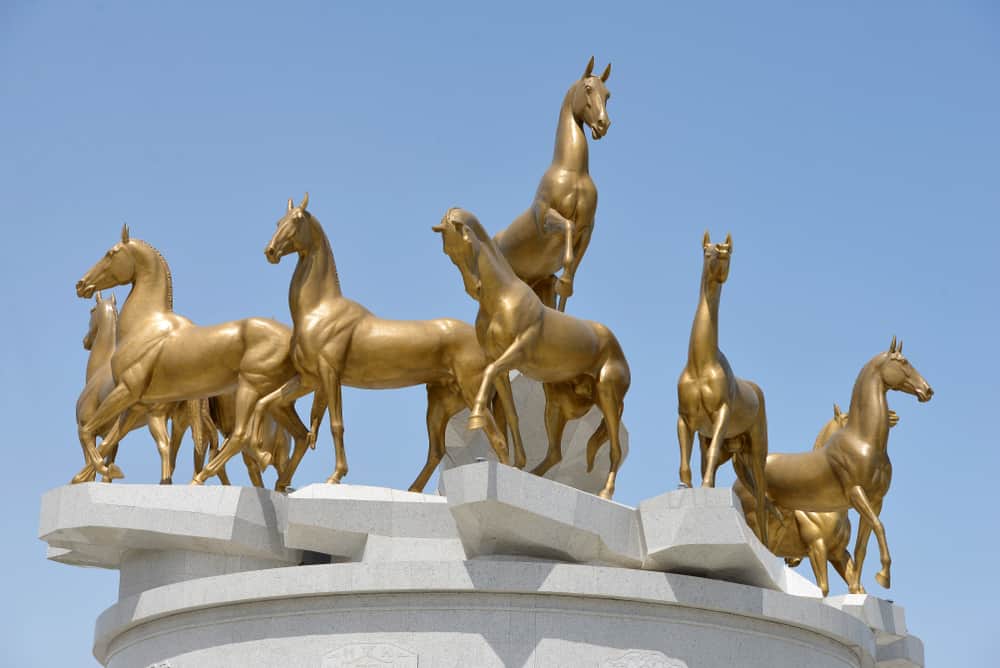 Ahalteke Anıtı Aşkabat Türkmenistan