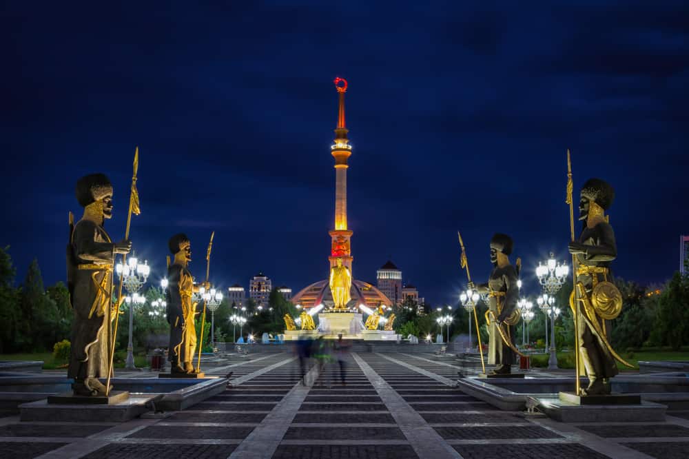 Bağımsızlık Anıtı Aşkabat Türkmenistan