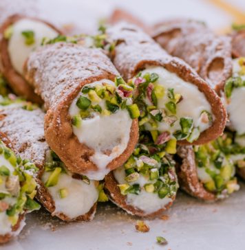 Tatlısıyla Ünlü 13 Şehir Cannoli – Caffe Sicilia – Noto, Sicilya, İtalya