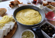 Karadeniz Mutfağı’nın En Sevilen Yöresel Yemekleri Karadeniz Bölgesi'nde Kahvaltı Mıhlama