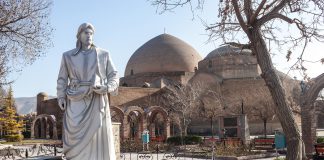 Kültür ve Edebiyat Cenneti Tebriz’de Gezilecek Yerler Afzaladdin Bedel Khagani Heykeli ve Gök Mescit , Tebriz, İran