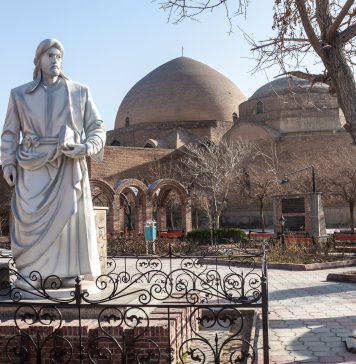 Kültür ve Edebiyat Cenneti Tebriz’de Gezilecek Yerler Afzaladdin Bedel Khagani Heykeli ve Gök Mescit , Tebriz, İran