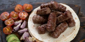 Balkanların Öne Çıkan Lezzetleri Cevapcici, Balkan Köftesi