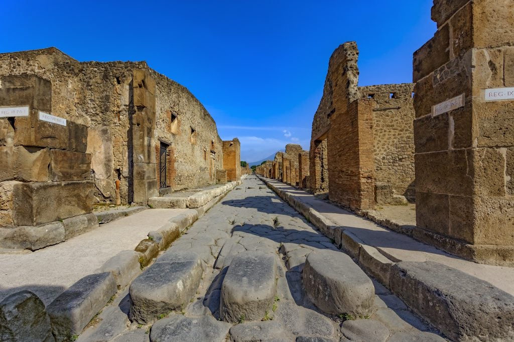 Via dell’abbondanza, Pompeii