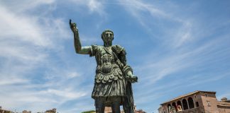 Tarihin En Uzun Süre Hüküm Süren 5 İmparatorluğu Julius Caesar Heykeli, Via dei Fori Imperiali, Roma