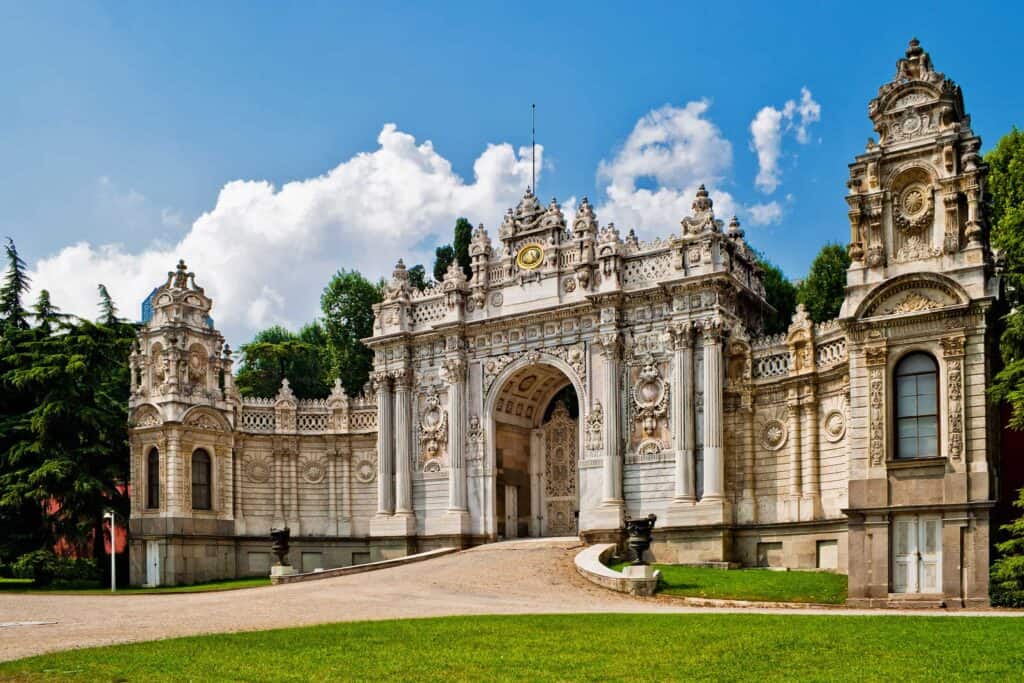 Dolmabahçe Sarayı