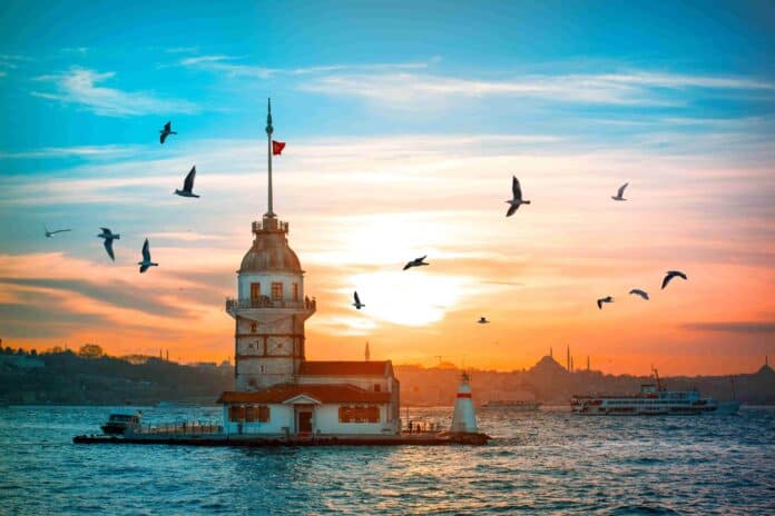 Üsküdar’da Gezilecek Yerler: En Popüler 11 Durak Kız Kulesi