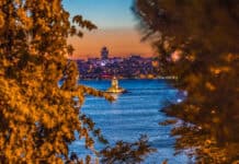 İstanbul’da Sonbaharın Tadını Çıkarabileceğiniz Mekanlar Kız Kulesi Sonbahar