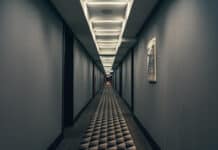 Ürpertici Görüntüleriyle Dünyanın Terk Edilmiş 8 Oteli Korkutucu Otel Koridoru