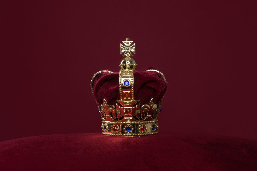The Crown Dizisinin Çekildiği Yerler