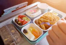 Uçakta Damak Tadımız Neden Değişir? Uçak Yemeği