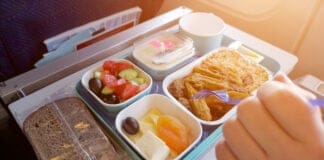 Uçakta Damak Tadımız Neden Değişir? Uçak Yemeği