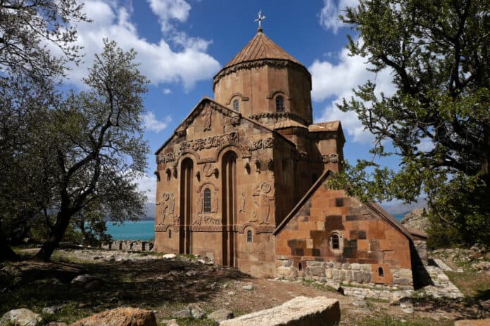 Van Gezilecek Yerler: Gölden Kaleye 30 Harika Durak (2025 Rehberi) Van Gezilecek Yerler: Gölden Kaleye 30 Harika Durak (2025 Rehberi)