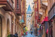 İlginç Hikayeleriyle Dikkat Çeken Beyoğlu’nun 10 Tarihi Binası Beyoğlu'nun Tarihi Binaları