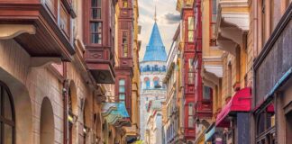 İlginç Hikayeleriyle Dikkat Çeken Beyoğlu’nun 10 Tarihi Binası Beyoğlu'nun Tarihi Binaları