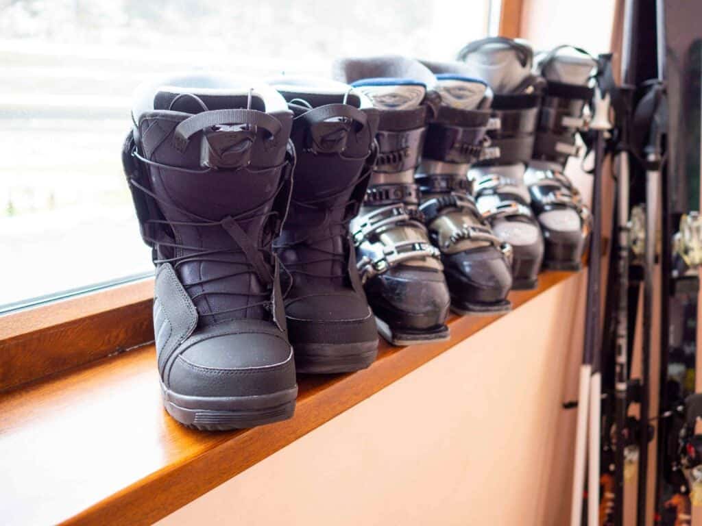 Keyifli bir kayak tatili için kaliteli kayak botları önemli. 