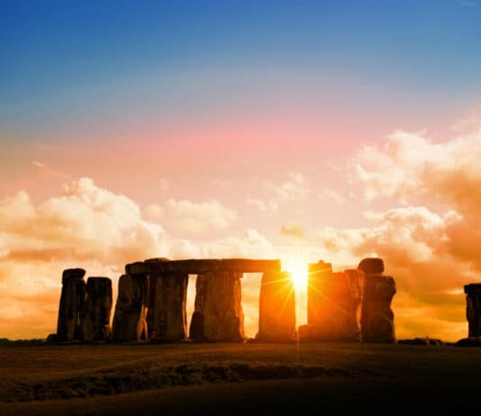 Dünya Çapında Ekinoks Ritüelleri ve Gözlem Noktaları Dünya Çapında Ekinoks Ritüelleri ve Gözlem Noktaları