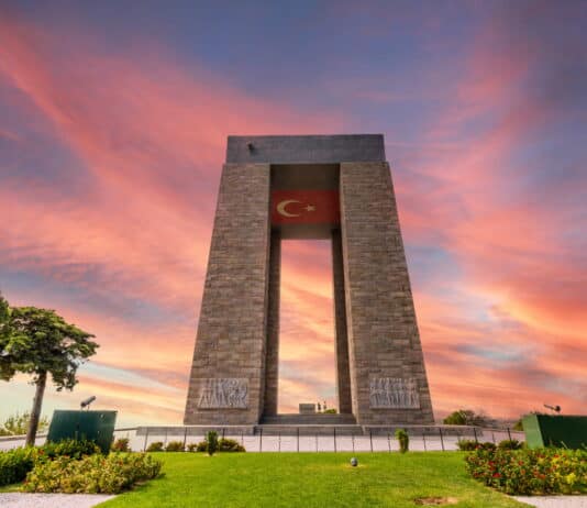 Çanakkale Zaferi’nin Yazıldığı 10 Cephe Çanakkale Zaferi’nin Yazıldığı 10 Cephe