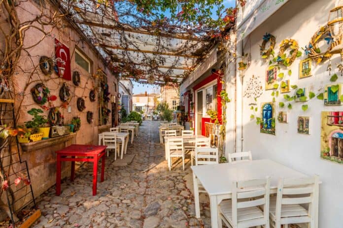 Cunda Adası Gezilecek Yerler: Tarihi Sokaklardan Sessiz Koylara Uzanan Bir Rota Cunda Adası Gezilecek Yerler: Tarihi Sokaklardan Sessiz Koylara Uzanan Bir Rota