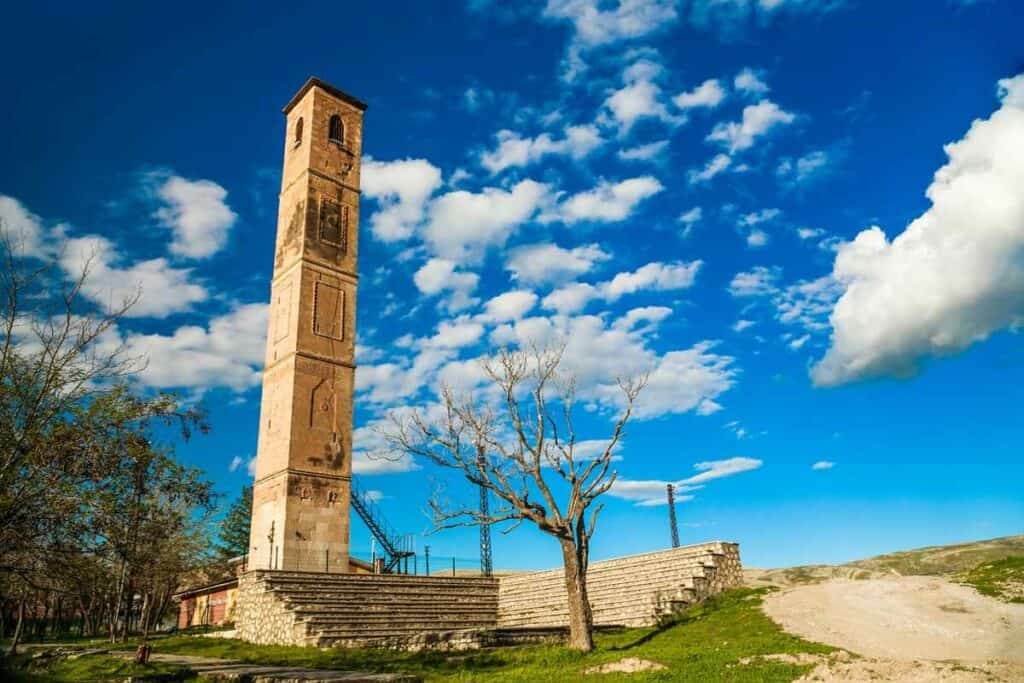 Kırık Minare (Eyyübiler Camii Minaresi) 