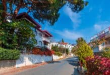 Burgazada Gezilecek Yerler: Adanın En Güzel Koyları ve Tarihi Noktaları Burgazada Gezilecek Yerler: Adanın En Güzel Koyları ve Tarihi Noktaları