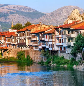 Amasya Gezilecek Yerler: Yeşilırmak’ın Kıyısında Keyifli Bir Tatil Amasya Gezi̇lecek Yerler: Yeşi̇lırmak’ın Kıyısında Keyi̇fli̇ Bi̇r Tati̇l