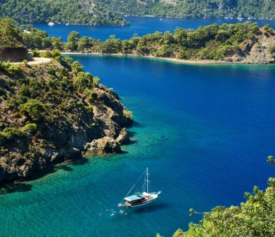 Fethiye Gezilecek Yerler: Doğa ve Lezzet Rehberi Fethiye Gezilecek Yerler: Doğa ve Lezzet Rehberi