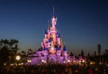 Disney Dünyasına Yolculuk: Dünyanın En Büyüleyici 7 Disney Parkı Disney Dünyasına Yolculuk: Dünyanın En Büyüleyici 7 Disney Parkı