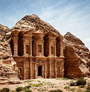 Petra Antik Kenti Rehberi: Ürdün’ün Gizemli Tarihine Yolculuk Petra Antik Kenti Rehberi: Ürdün’ün Gizemli Tarihine Yolculuk